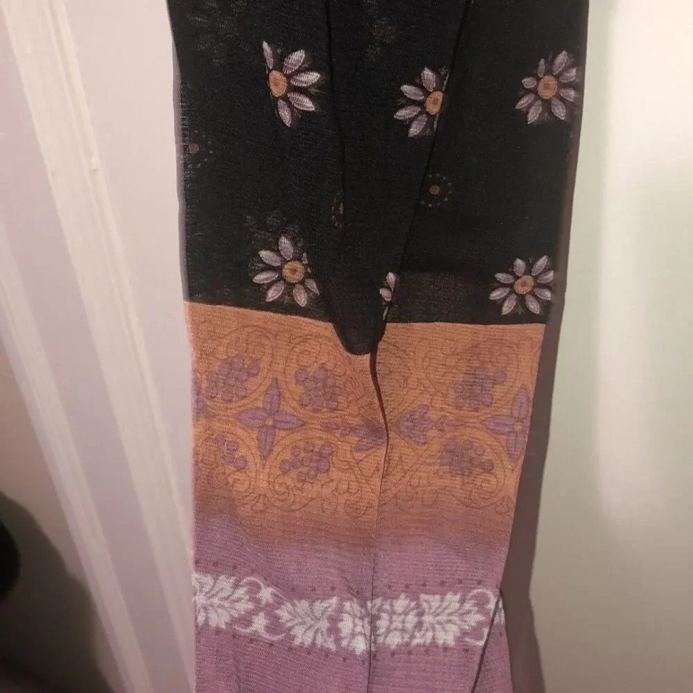 Super cute scarf lilac black daisy